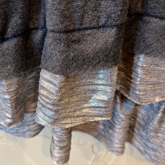 NWOT Acos & A womens top, gray/silver, XL - Picture 3 of 5